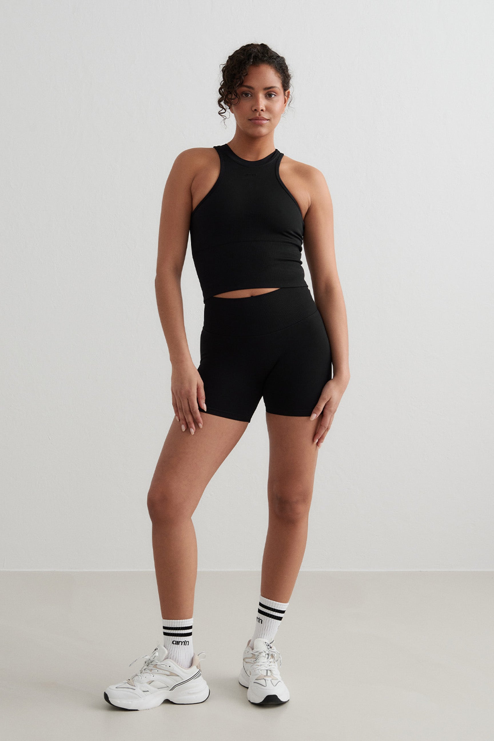 Shape Seamless Hotpants - Black - for kvinde - aim'n - Shorts