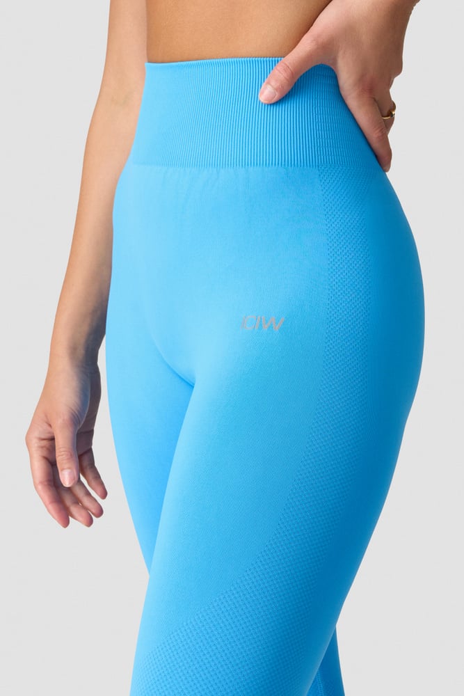 define seamless tights pacific blue