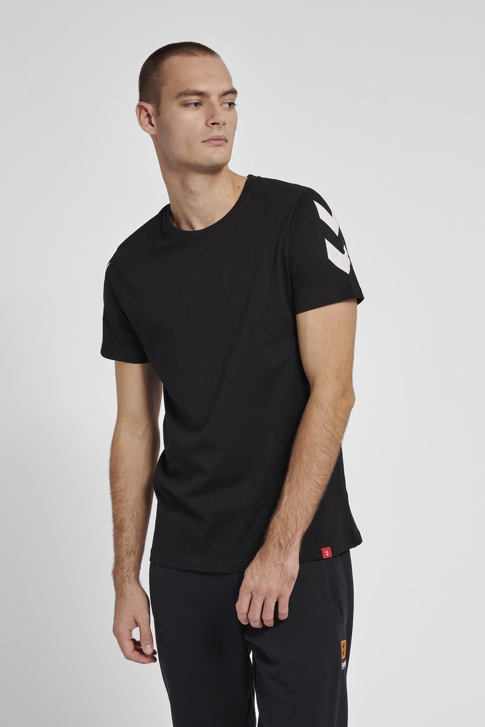 HUMMEL - Hmllegacy Chevron T-shirt - Black