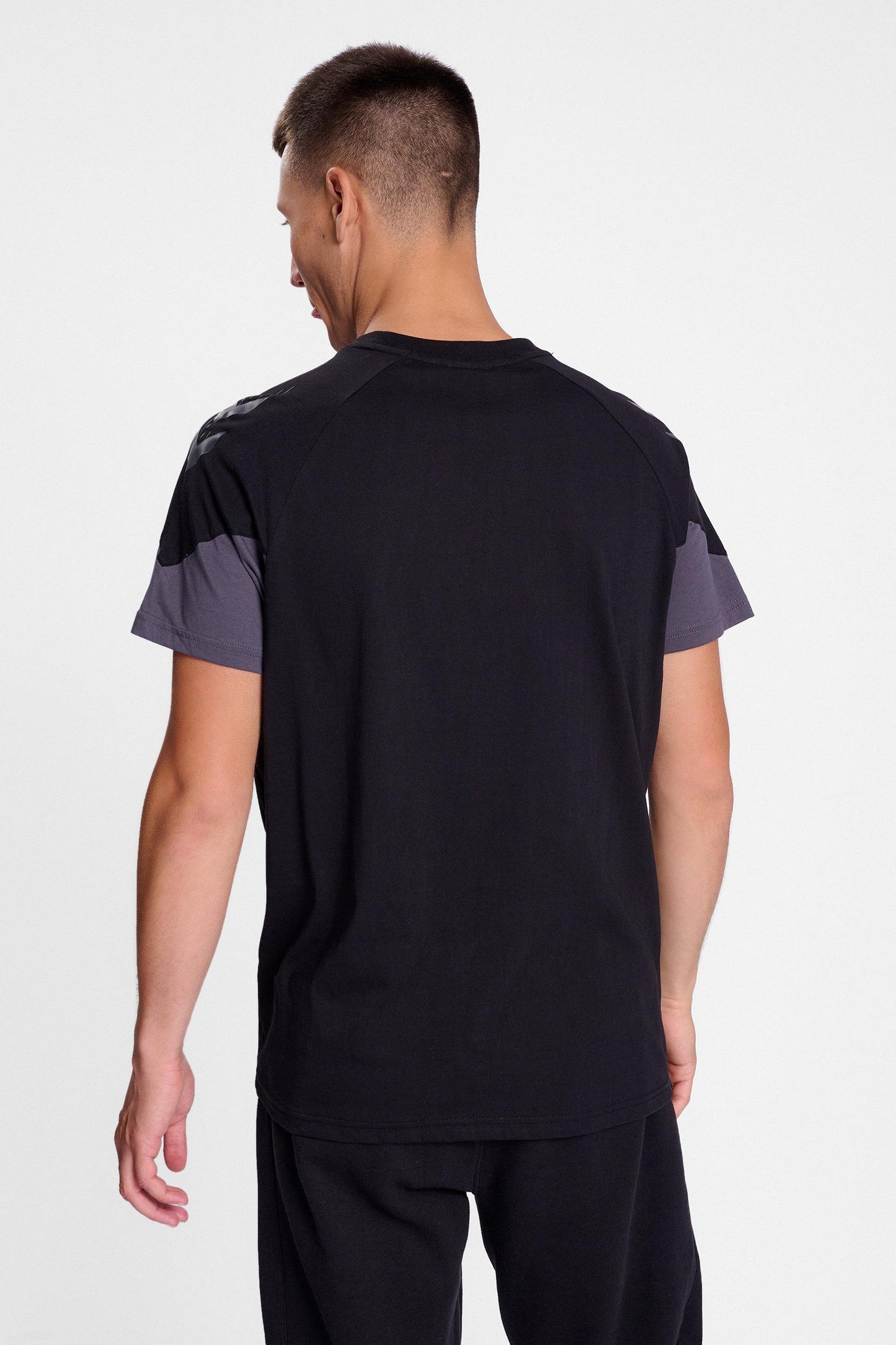 HUMMEL - Hmltravel T-shirt S/s - Black